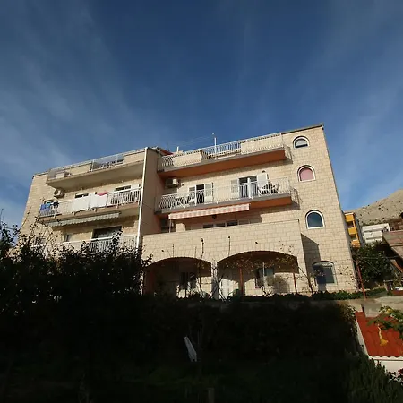 Apartman Ruza Maison d'hôtes 3*